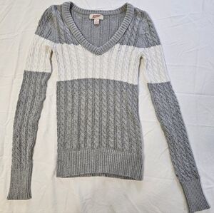 SALE! Women's Arizona Jean Grey and White Sweater (xsmall)